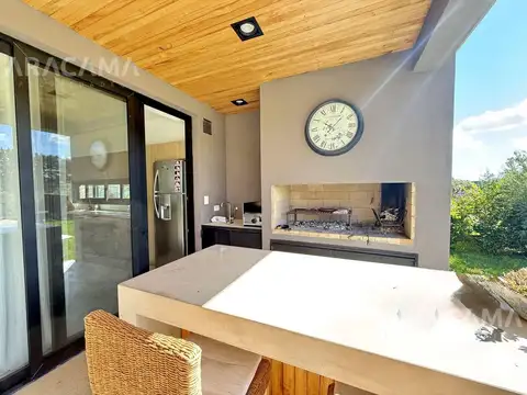 Casa 2 ambientes con 2 baños
