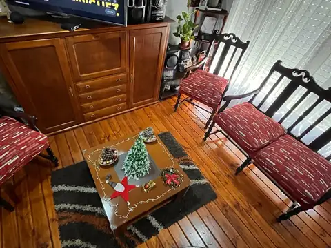 Casa 4 ambientes con 2 baños