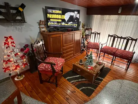 Casa en Venta con 2 cocheras