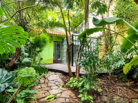 Hermosa Casa Tipo PH 5 Ambientes con Jardín, Patio y Cochera en Vicente López
