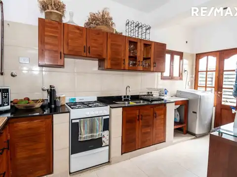 Casa 4 ambientes con 2 baños