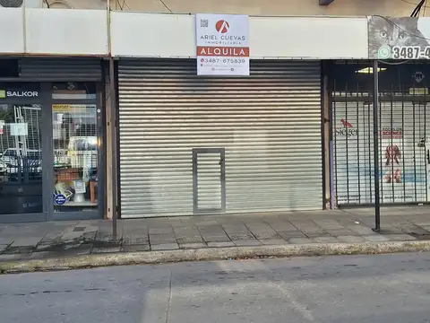 Local en Alquiler en Zárate. Planta baja libre aprox.40m2 + Oficina con baño en entrepiso.