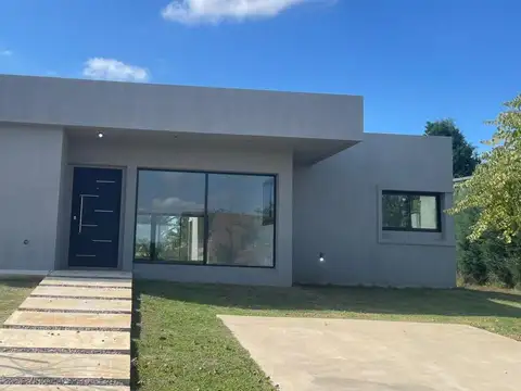 Casa 4 ambientes con 3 baños