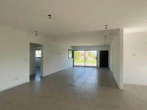 Casa en Venta con 4 cocheras