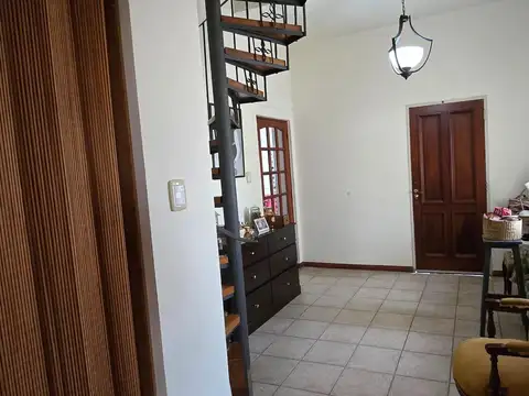 Casa en venta distribuida en dos plantas