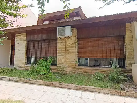 Casa de cinco ambientes en venta, en Haedo Norte