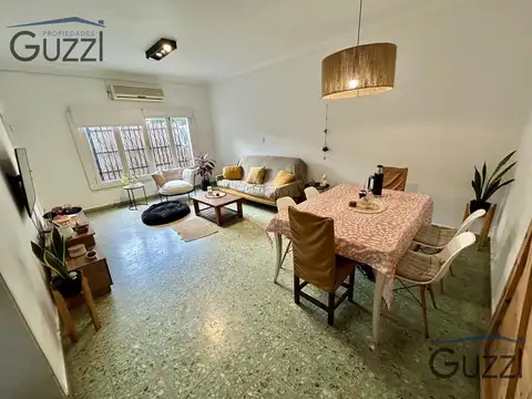 Casa 7 ambientes con 2 baños