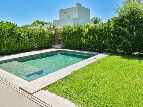 Casa en Venta con 2 cocheras