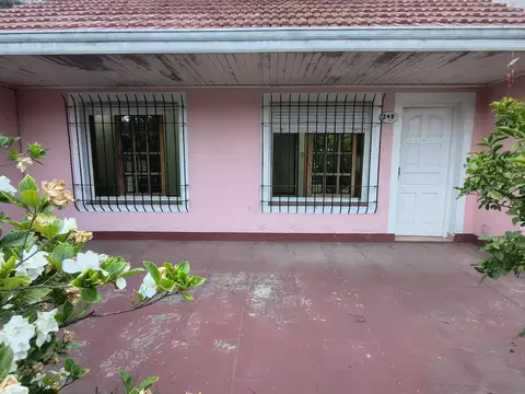 Casa en Alquiler con 1 cochera