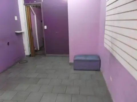 LOCAL DE 6X5, DEPOSITO 3X2, BAÑO CON ANTEBAÑO, 2 VIDRIERAS,