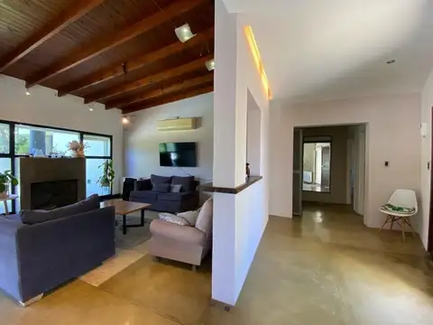 Casa 4 ambientes con 4 baños
