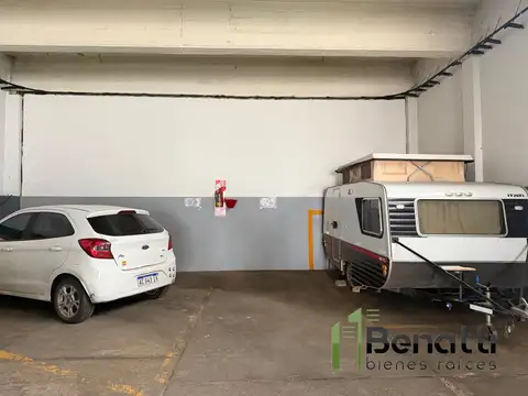 Cochera en alquiler para moto con portón automático