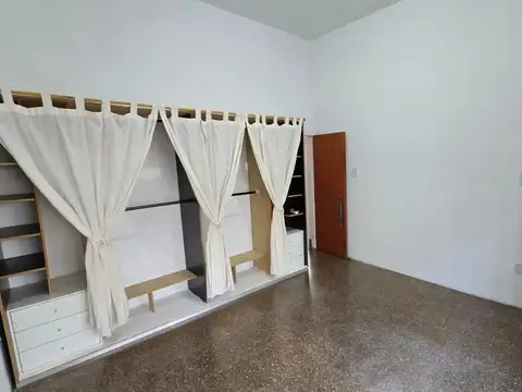 PH - 4 Ambientes - Cochera - Terraza y Patio - Parque Chas