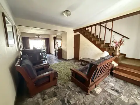 Casa 5 ambientes con 2 baños