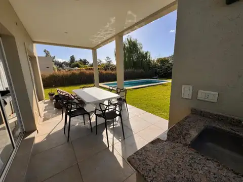 Casa en Alquiler Temporal de 4 dormitorios