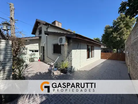 Casa en Venta con 2 cocheras