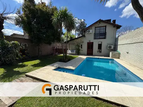 Casa en venta en Maquinista Savio Refaccionada! Apto credito