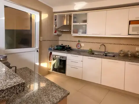 Casa en Venta en Guillermo E Hudson, USD 360.000