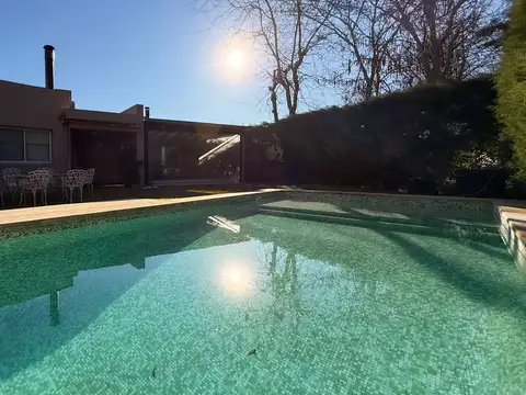 Casa en Fincas de Hudson, lote central en una planta .