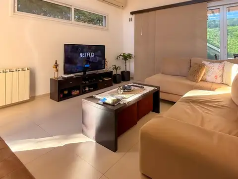 Casa en Fincas de Hudson, lote central en una planta .