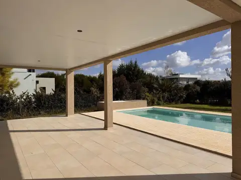 Casa en Venta con 3 cocheras