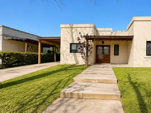 Casa  en Venta en Santa Guadalupe, Pilar del Este, Pilar