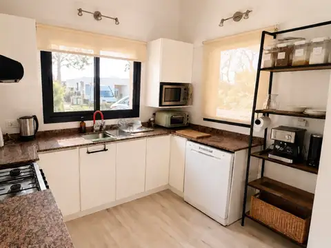 Casa 5 ambientes con 2 baños