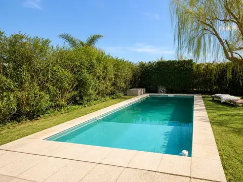 Casa  en Venta en Santa Guadalupe, Pilar del Este, Pilar