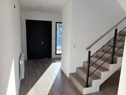 Casa 4 ambientes con 3 baños