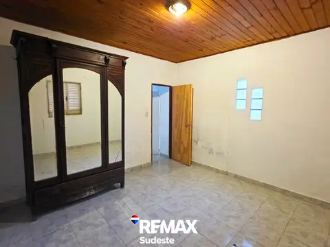 CASA A REFACCIONAR CON GRAN JARDIN. APTA CREDITO!