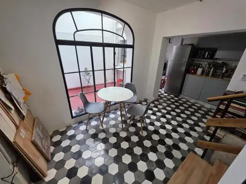 Casa de estilo refaccionada 4 amb 3 bñs patio tza