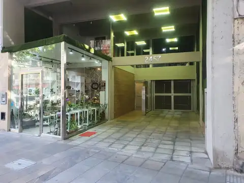 Cochera 2 piso por ascensor.