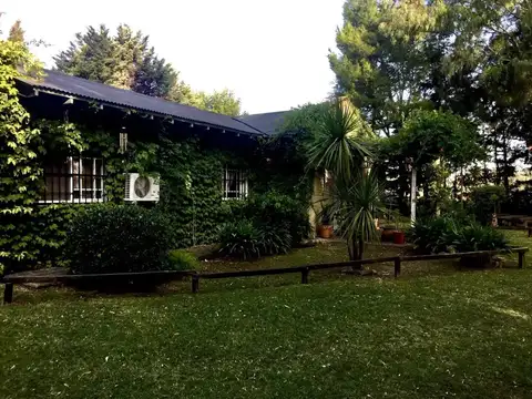 Venta de casa quinta dos dormitorios, La Plata