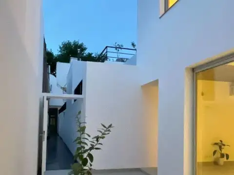 Depto Tipo Casa en Alquiler de 4 ambientes