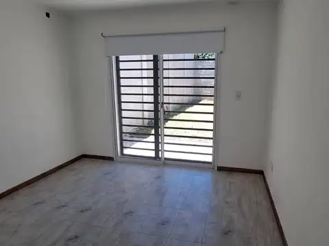 Casa 4 ambientes con 1 baño