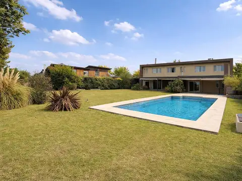 Casa en Venta con 4 cocheras
