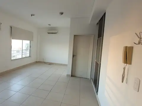 AMPLIO Y LUMINOSO MONOAMBIENTE - EDIFICIO CON SEGURIDAD - PILETA - SUM