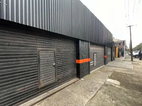 4 locales + vivienda sobre 648 m² de lote