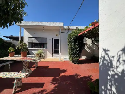 Vendo casa 2 dormitorios con jardin Pando Centro