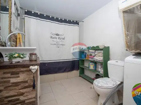 Venta casa 2 dormitorios y patio en Aires Puros