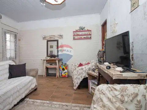 Venta casa 2 dormitorios y patio en Aires Puros