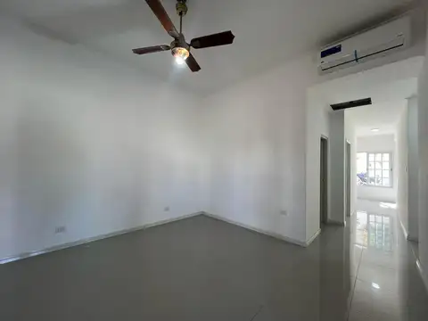 Oficina 5 ambientes con 2 baños