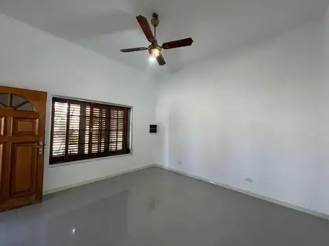 Oficina 5 ambientes con 2 baños