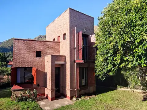 Casa 5 ambientes con 2 baños