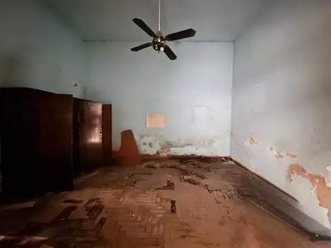 Casa 7 ambientes con 2 baños