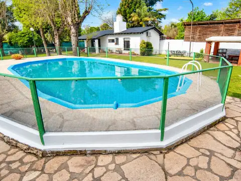 VENTA CASA 2 AMB EN LA REJA GRAN PARQUE CON PILETA