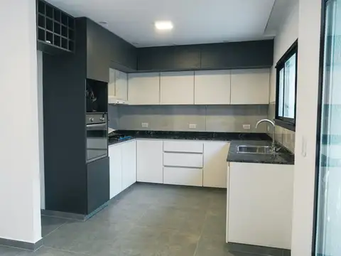 Casa 3 ambientes con 2 baños
