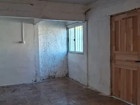 Casa 2 ambientes con 1 baño