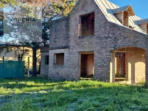 Casa a terminar en lote de 800 m2 en Inriville Cordoba
