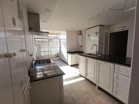 Avenida Belgrano  al 800